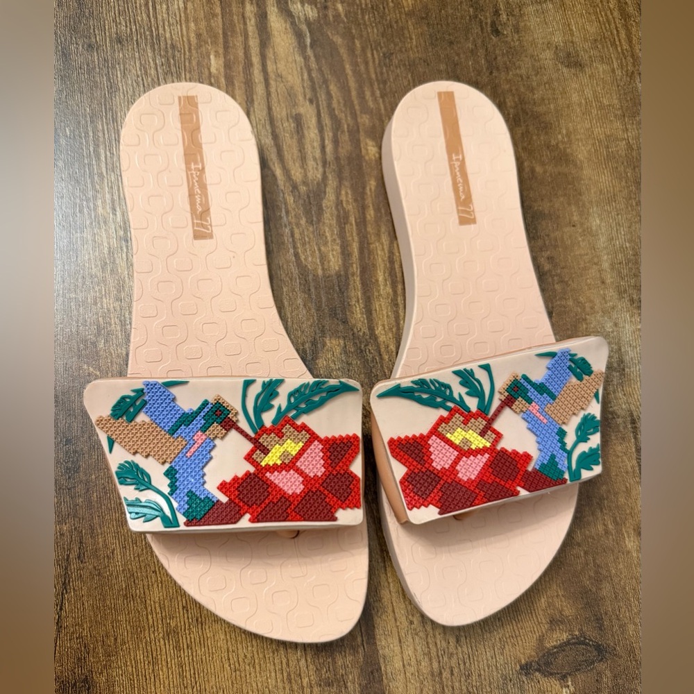 Ipanema Blush Slide Sandals with Colorful Floral Bead Motif from Brazil